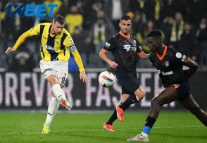 Hành quân đến sân của Basaksehir tại vòng 35 Super Lig, Fenerbahce được dự đoán sẽ chiến thắng để níu giữ hi vọng mong manh trong cuộc đua vô địch với Galatasaray (Ảnh: Daily Sabah).